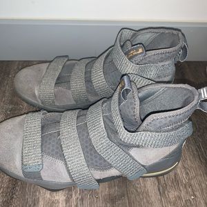 Lebron 11 soldier 7Y basketball shoes